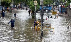 Pakistan'ın Lahor kentini şiddetli muson yağmurları vurdu