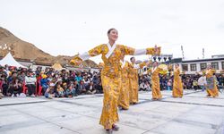 Tibet'te düzenlenen müzik ve yemek festivalinden renkli görüntüler