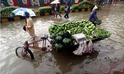 Bangladeş'teki sağanak yağmur alçak bölgelerde sellere neden oldu