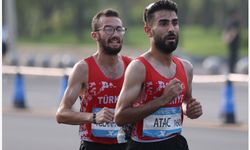 Erkekler atletizm yarı maratonda Türk sporcular altın ve gümüş madalya kazandı