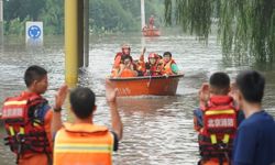 Çin Kızılhaç Derneği ekipleri selden etkilenen Hebei'de 1.475 kişiyi tahliye etti