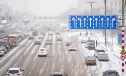 Çin'in Harbin kenti yoğun kar yağışının etkisi altına girdi