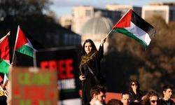 Londra'da Filistin yanlısı mitinge katılan yüzbinlerce kişi Gazze'de ateşkes istedi
