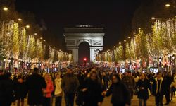 Paris, Noel ışıklarıyla donatıldı