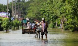 Sri Lanka'da kötü hava koşulları günlük yaşamı etkiliyor