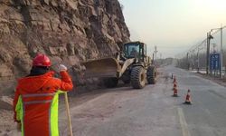 Çin'de depremden etkilenen bölgelere giden otoyollar yeniden trafiğe açıldı