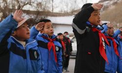 Çin'de depremin vurduğu bölgelerde dersler yeniden başladı