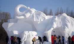Çin'de dev kardan heykeller için hazırlıklar sürüyor