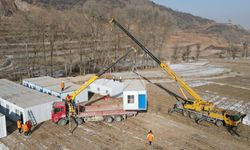 Çin'in Gansu eyaletinde depremzedeler için prefabrik evler inşa ediliyor