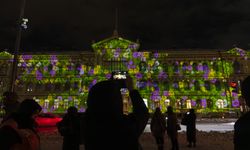 Finlandiya'daki ışık festivalinde ünlü binalar aydınlatıldı