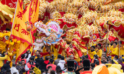 Çin'in Makao bölgesinde Çin Yeni Yılı kutlamaları renkli görüntülere sahne oldu