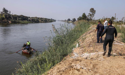 Nil Nehri'nde alabora olan feribotta 3 kişi hayatını kaybetti