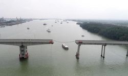Çin'de konteyner gemisinin köprüye çarptığı kazada mürettebat hatası tespit edildi