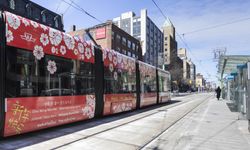 Toronto'da Çin Yeni Yılı kutlamaları için tramvaylar özel tasarımlarla renklendirildi