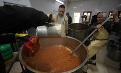 Filistin'in El Halil kentinde ihtiyaç sahipleri için iftar yemekleri hazırlanıyor