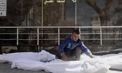 İsrail, Gazze'de insani yardım bekleyen kalabalığa ateş açtı: 112 ölü Image Carouse