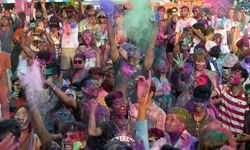 Tayland'daki Holi Festivali renkli görüntülere sahne oldu