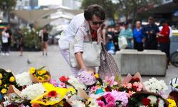 Avustralya halkı AVM saldırısında hayatını kaybedenleri anıyor