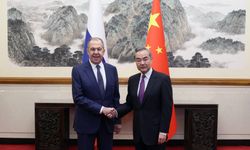 Çin Dışişleri Bakanı Wang Yi, Rus mevkidaşı Lavrov ile Beijing'de bir araya geldi