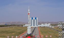 Çin, Shenzhou-18 mürettebatlı uzay aracını fırlatmaya hazırlanıyor
