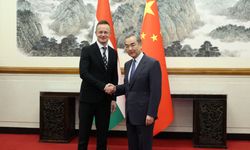 Çin ve Macaristan dışişleri bakanları Beijing'de bir araya geldi