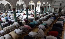 Hindistan'da Ramazan ayının son Cuması kılındı