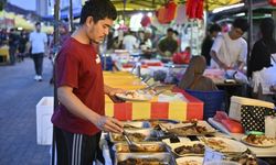 Malezya'da Ramazan pazarları yoğun ilgi görüyor