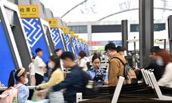 Çin'de İşçi Bayramı tatilinin ilk gününde tren seyahatlerinde rekor kırıldı