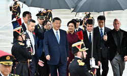 Xi, Fransa'ya resmi ziyaret gerçekleştirmek üzere Paris'e gitti