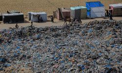 Gazze'deki Han Yunus kentinde çöp dağları oluştu