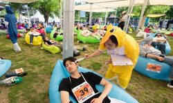 Güney Kore'de düzenlenen açık havada uyku yarışması ilginç görüntülere sahne oldu