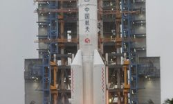 Çin'in Chang'e-6 Ay keşif aracının fırlatılma anından kareler