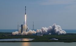 SpaceX uzaya 23 adet Starlink internet uydusu daha gönderdi