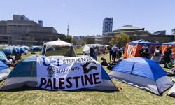 Toronto Üniversitesi öğrencileri Filistin'e destek için kampüste çadır kurdu