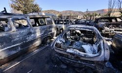 Los Angeles'ta çıkan yangında araçlar küle döndü