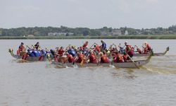 Macaristan'da ejderha teknesi yarışı düzenlendi