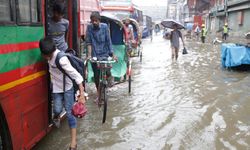 Bangladeş'in başkenti Dakka sular altında kaldı