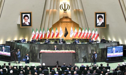 İran'ın 9. Cumhurbaşkanı Mesud Pezeşkiyan yemin ederek görevine başladı