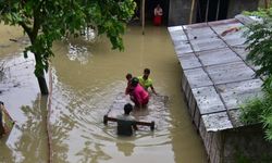 Hindistan'da aşırı yağışlar hayatı olumsuz etkiledi