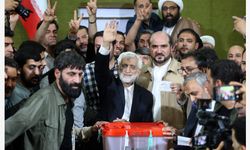 İran'da cumhurbaşkanlığı ikinci tur oylaması devam ediyor