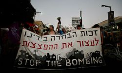İsrailliler Gazze'de ateşkes ve rehinelerin serbest bırakılması protesto düzenledi