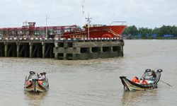 Myanmar'da feribotun alabora olması sonucu 8 kişi kayboldu