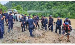 Nepal'de toprak kayması: 65 kişi kayıp