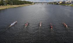 Rusya'da ejderha teknesi yarışı düzenlendi