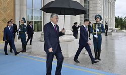 Xi, Kazakistan'ın başkenti Astana'da görkemli bir törenle karşılandı