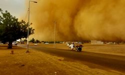 Sudan'da meydana gelen şiddetli kum fırtınası yaşamı olumsuz etkiledi