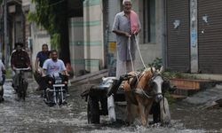 Hindistan'ın kuzey bölgeleri şiddetli yağışa teslim oldu