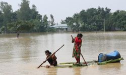 Bangladeş şiddetli yağışların yol açtığı sellerle boğuşuyor