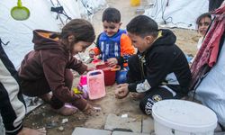 Yerlerinden edilmiş Gazzeli çocukların yaşam mücadelesi sürüyor