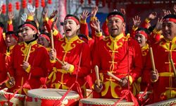 Çin'in Xinjiang Uygur Özerk Bölgesi'nde düzenlenen köy galasında çeşitli kültürel performanslar sergilendi